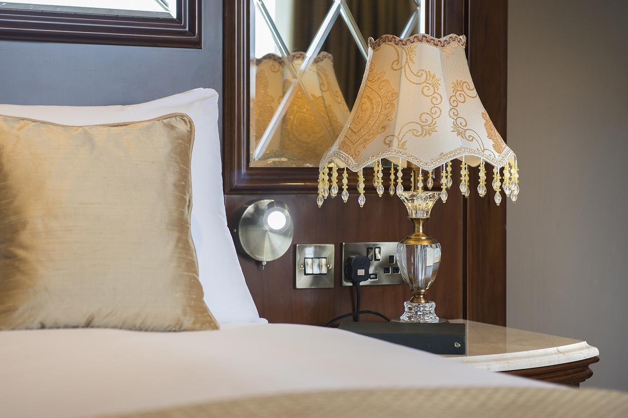 The George Street Hotel Oxford Exterior foto A table lamp
